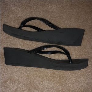 Black flip flops only. RESERVED
